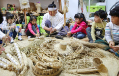 [포토뉴스] 포항 어린이 짚풀공예 체험
