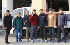 김천소방서 목공예동호회, 가구 직접 제작…학생 4명에 전달