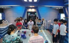 로봇 조종하고 VR 체험하고…과학 꿈나무들 호기심 쑥쑥