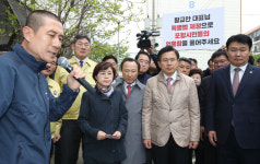 [포토] 황교안 대표, 포항 지열발전소·대성아파트 방문