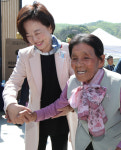 [포토] 위안부 피해 할머니 사랑의 집짓기 준공