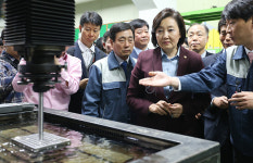 [포토] 박영선 중소기업처기업부 장관 대구 방문