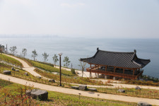 바닷소리 감상하며 둘레길 걷고, 솔바람 솔솔 솔밭서 공연 구경도