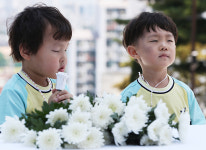 [포토] 대구 대명동 충혼탑 찾은 어린이들…잊지 않을게요