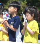 [포토] 대구 대명동 충혼탑 찾은 어린이들…잊지 않을게요