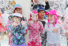 [포토] 경주 황성공원, 날씨가 더울때는 물놀이가 최고