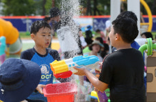 [포토] 경주 황성공원, 날씨가 더울때는 물놀이가 최고