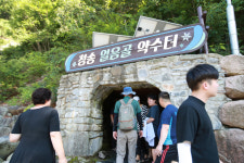 [포토] 더울땐 역시 계곡이지…시원한 청송 얼음골