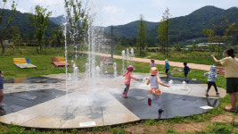 군위군 효령면 위천수변테마공원 오토캠핑장·물놀이장 인기