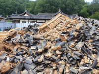 청송 평산신씨 판사공파 종택 별채 1동 보수공사 중 붕괴