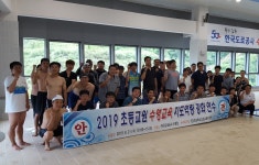 김천교육지원청, 초등학교 교사 76명 대상 생존 수영 연수