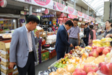 포항세무서, 추석 맞아 전통시장 장보기 행사 가져