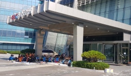 톨게이트 수납원, 김천 한국도로공사 본사 점거 경찰과 밤새 대치