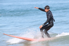 [포토] 용한 해변 물살 가르며…제2회 포항 메이어스컵 서핑챔피언십