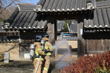 경주소방서, 안강읍 독락당서 목조문화재 합동소방훈련 실시
