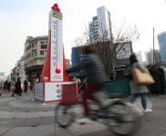 경북 줄고 대구 늘고…사랑의 온도탑 뒤엔 찬바람만