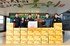 군위군 남선건업·정우스포츠, 이웃돕기 사랑의 라면 50박스 기부