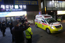 [포토] 대구 31번째 확진자 발생…새로난 한방병원 환자 이송