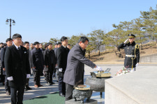 김영철 교육부 중앙연수원장, 영천호국원 현충탑 참배