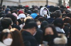 [포토] 마스크 대란…대구시민, 수성구 이마트 앞 장사진
