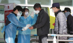 [포토] 포항 선별진료소 찾는 시민 급증