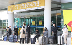 [포토] 위험 무릅쓰고 최일선에…포항의료원, 의료봉사 15명 도착