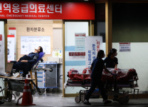 [포토] 늦은 밤 숨가쁜 대구 경북대병원 응급실
