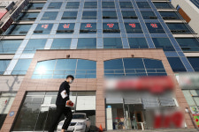 [포토] 집단감염 발생 제이미주병원, 대실요양병원 환자 이송