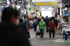 용형수산 | [포토] 대구 와룡시장, 주말만 '북적'...평일엔 상인들 '죽을맛'