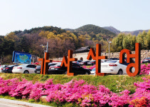 [팔공산을 걷다] 8. 두 곳서 뻗어 나온 물이 계곡으로 떨어져 우렁찬 소리에 발 담가보네