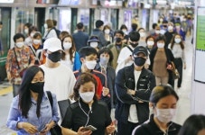 규정 없어도 당연 착용…마스크 의무화 처벌 규정 의문제기