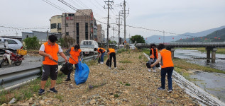 청도 책 속 숨바꼭질 가족봉사단, 청도천 강변도로 일대 비대면 환경정화 봉사