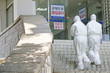 [포토] 대구동산병원, 코로나19 환자 9병동 이송…내달 15일 정상 운영
