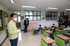 이강덕 포항시장, 유치원·초등학교 새내기 첫 등원·등교 축하