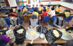 [포토] 포항 양학동 황해사 부처님 오신날 행사 준비