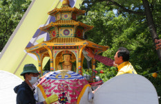 [포토] 포항 양학동 황해사 부처님 오신날 행사 준비