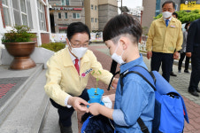 임종식 경북교육감, 경주유림초등학교 방문 학생 격려