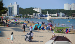 [포토] 개장 20여일 앞둔 포항 영일대해수욕장 북적