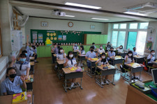 문경서중 동창회, 2020학년도 신입생 전원에 교복 선물
