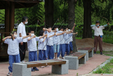 [포토] 경주 양동초 국궁수업 화랑처럼 명사수 될래요