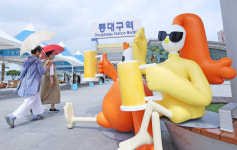 [포토] 동대구역에 등장한 치맥 페스티벌 캐릭터 조형물