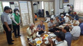 군위 의흥면 새마을부녀회, 노인회 의흥면 분회 음식 대접·청소 봉사
