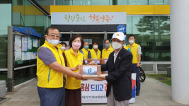 영주시 휴천3동지역사회보장협의체, 광복절 맞아 국가유공자에 홍삼세트 전달