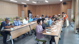 군위군 호박넝쿨 봉사단, 효령면 35개 경로당 회장단 점심식사 대접