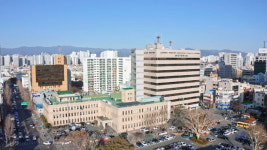 [속보] 60대 여성 코로나19 확진자 대구시청 본관도 방문…접촉자 파악 중