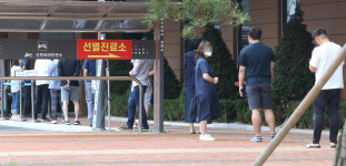 [포토] 북적이는 대구 달성군 선별진료소
