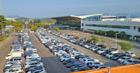 [포토] 추캉스 떠난 대구국제공항 주차장 만차