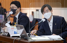 경북대 국감…국회의원들, 실험실 폭발 사고 관련 맹폭