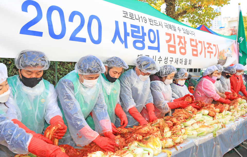 하나금융그룹, 2024 모두하나데이 행사에서 11,111포기 김장 나눔 실시 및 ESG 활동 강화