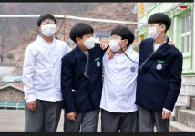 경북 예천 대창중, 한복교복 입고 등교…문체부 한복교복 보급 시범사업